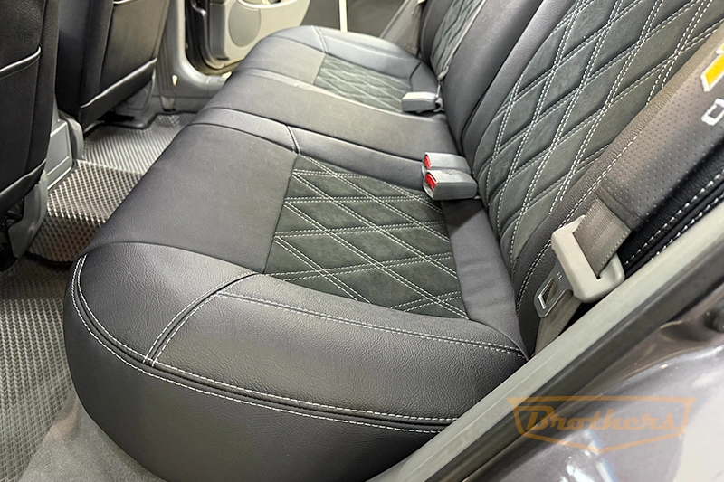 Автомобильные чехлы на сиденья Chevrolet Lacetti (с алькантарой), серии "Aurora" - серая строчка, ромбы