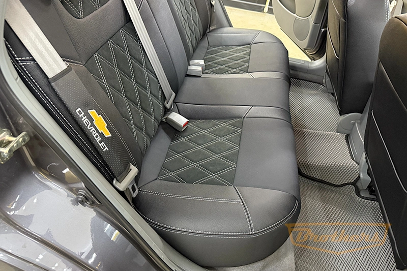 Автомобильные чехлы на сиденья Chevrolet Lacetti (с алькантарой), серии "Aurora" - серая строчка, ромбы