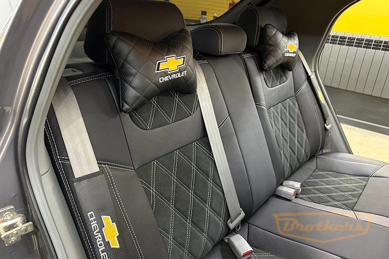 Автомобильные чехлы на сиденья Chevrolet Lacetti (с алькантарой), серии "Aurora" - серая строчка, ромбы