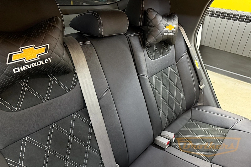 Автомобильные чехлы на сиденья Chevrolet Lacetti (с алькантарой), серии "Aurora" - серая строчка, ромбы