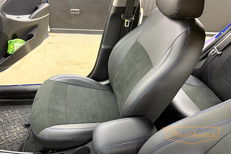 Авточехлы на Hyundai Solaris, "Alcantara" - синяя строчка, продление переднего ряда алькантарой