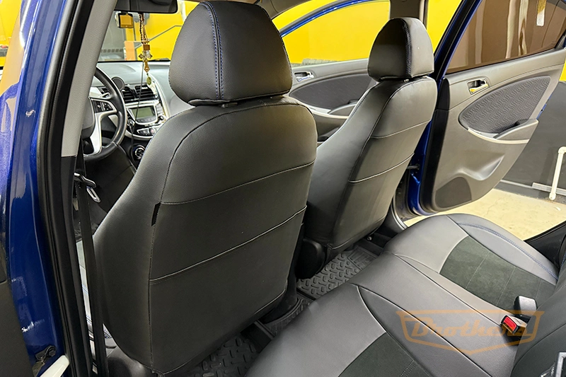 Авточехлы на Hyundai Solaris, "Alcantara" - синяя строчка, продление переднего ряда алькантарой