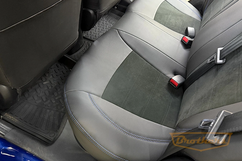 Авточехлы на Hyundai Solaris, "Alcantara" - синяя строчка, продление переднего ряда алькантарой