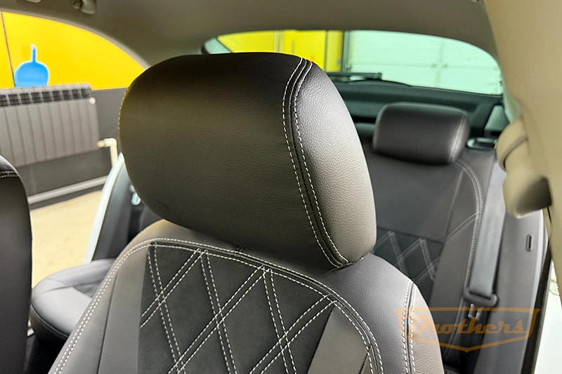 Чехлы на Skoda Rapid, серии "Alcantara" - серая строчка, продление передних сидений, ромбы