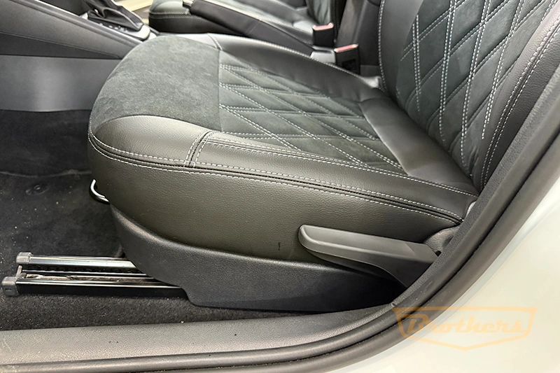 Чехлы на Skoda Rapid, серии "Alcantara" - серая строчка, продление передних сидений, ромбы