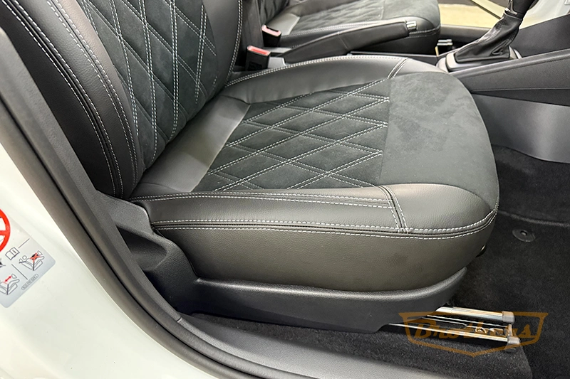 Чехлы на Skoda Rapid, серии "Alcantara" - серая строчка, продление передних сидений, ромбы