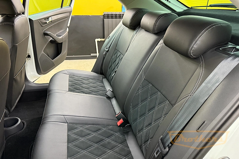 Чехлы на Skoda Rapid, серии "Alcantara" - серая строчка, продление передних сидений, ромбы