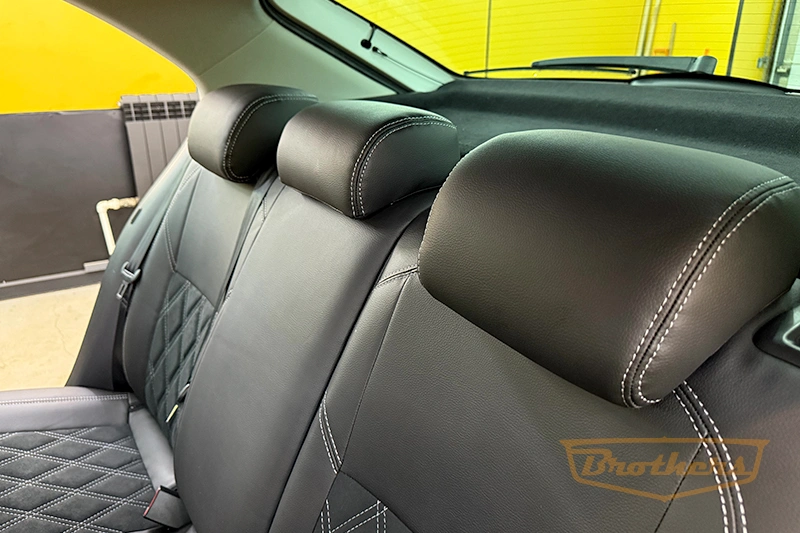 Чехлы на Skoda Rapid, серии "Alcantara" - серая строчка, продление передних сидений, ромбы