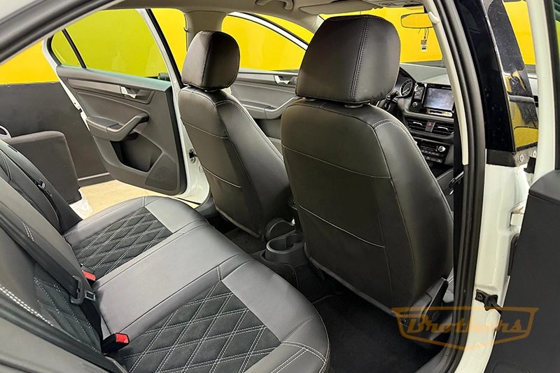 Чехлы на Skoda Rapid, серии "Alcantara" - серая строчка, продление передних сидений, ромбы