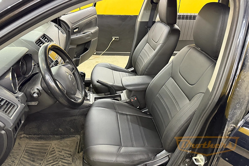 Чехлы на Mitsubishi ASX, серии "Premium" - черная строчка