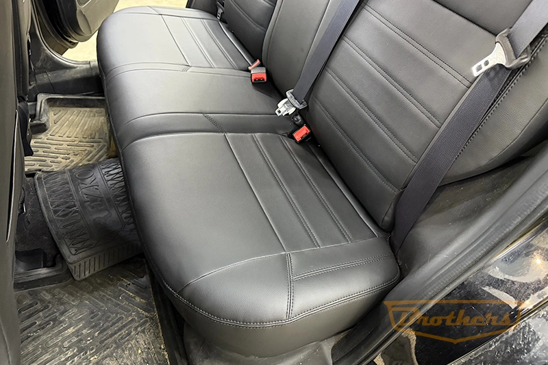 Чехлы на Mitsubishi ASX, серии "Premium" - черная строчка