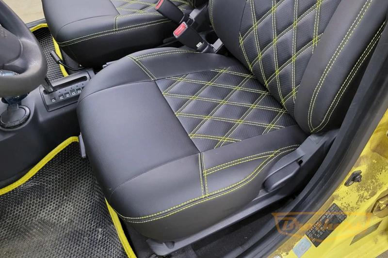 Авточехлы на Hyundai Getz, серии "Premium" (задний диван цельный) - желтая строчка, ромбы