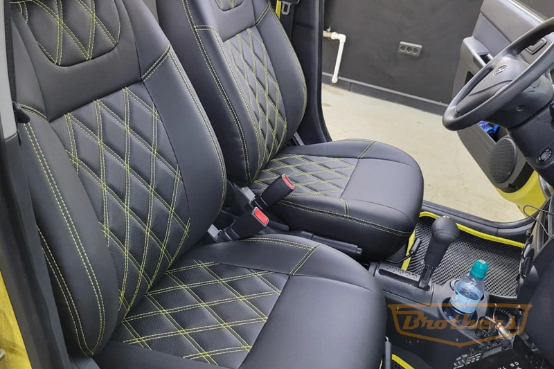 Авточехлы на Hyundai Getz, серии "Premium" (задний диван цельный) - желтая строчка, ромбы