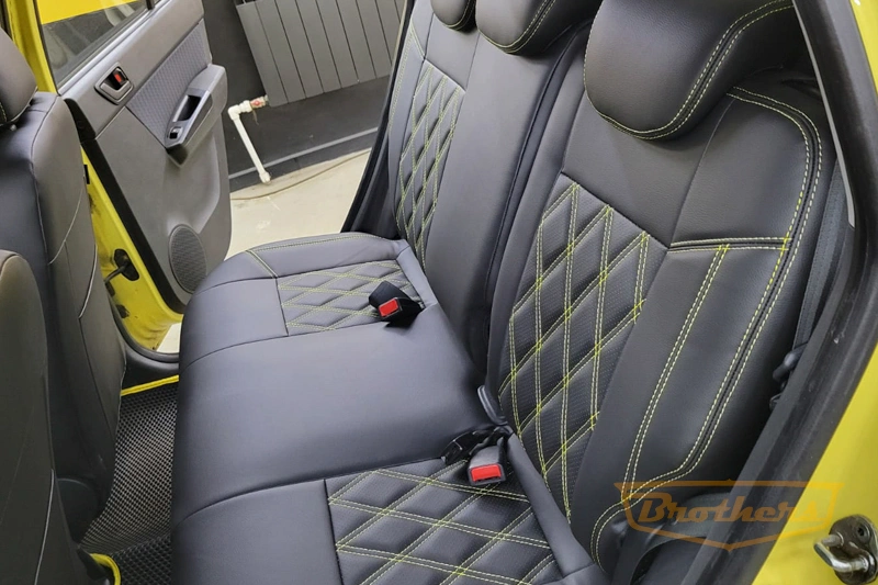 Авточехлы на Hyundai Getz, серии "Premium" (задний диван цельный) - желтая строчка, ромбы