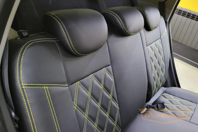 Авточехлы на Hyundai Getz, серии "Premium" (задний диван цельный) - желтая строчка, ромбы
