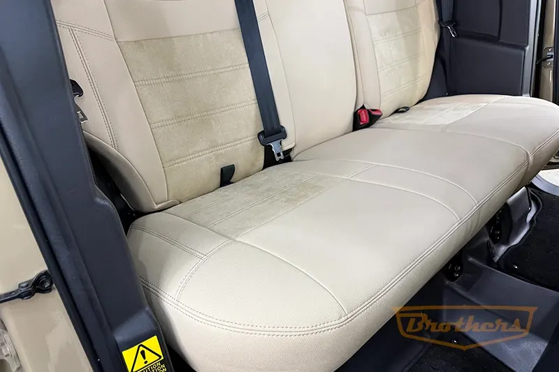 Чехлы на Toyota FJ Cruiser, серии "Aurora" - бежевая строчка, заменитель алькантары с продлением переднего ряда