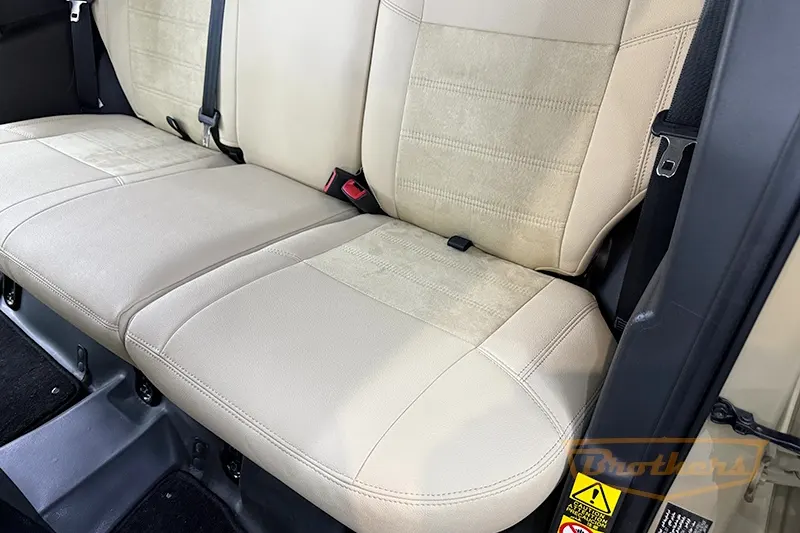 Чехлы на Toyota FJ Cruiser, серии "Aurora" - бежевая строчка, заменитель алькантары с продлением переднего ряда