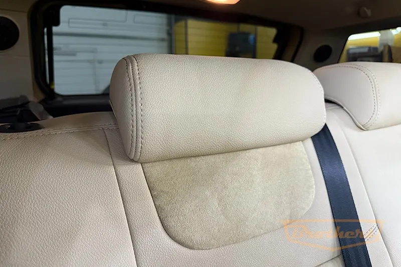 Чехлы на Toyota FJ Cruiser, серии "Aurora" - бежевая строчка, заменитель алькантары с продлением переднего ряда