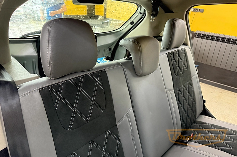 Авточехлы для Renault Sandero 2 серии "Alcantara" - серая эко-кожа, серая строчка, ромбы, продление алькантары