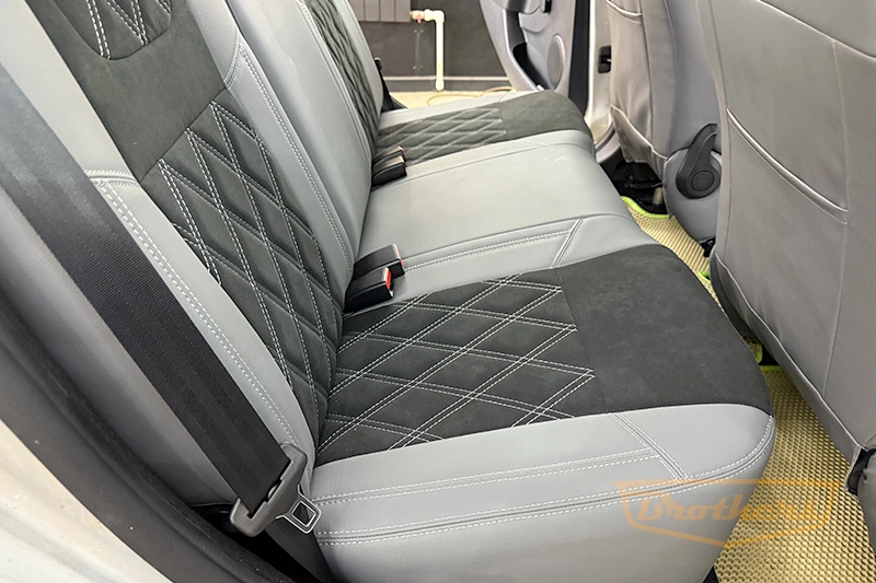 Авточехлы для Renault Sandero 2 серии "Alcantara" - серая эко-кожа, серая строчка, ромбы, продление алькантары