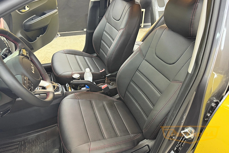 Чехлы на Kia Rio 4, серии "Premium" - красная строчка Чехлы на Kia Rio 4, серии "Premium" - красная строчка