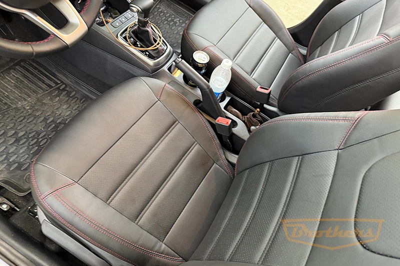 Чехлы на Kia Rio 4, серии "Premium" - красная строчка Чехлы на Kia Rio 4, серии "Premium" - красная строчка