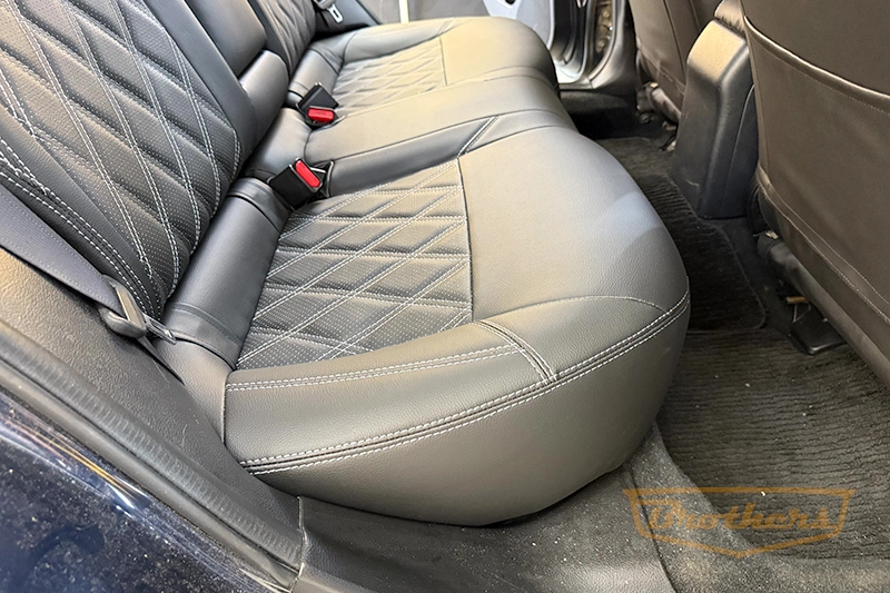 Чехлы для Subaru Impreza 4, 2014 - 2016 серии "Premium" - серая строчка, ромбы Чехлы для Subaru Impreza 4, 2014 - 2016 серии "Premium" - серая строчка, ромбы