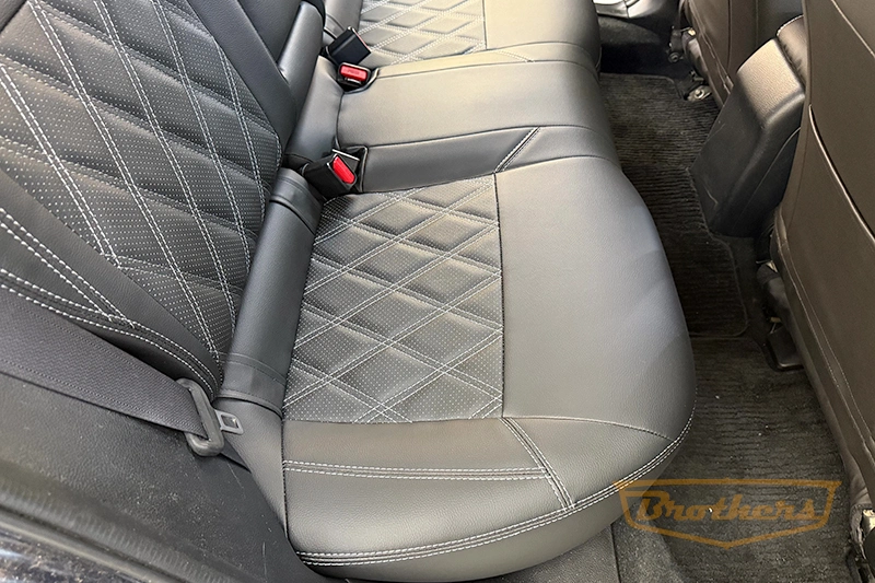 Чехлы для Subaru Impreza 4, 2014 - 2016 серии "Premium" - серая строчка, ромбы Чехлы для Subaru Impreza 4, 2014 - 2016 серии "Premium" - серая строчка, ромбы