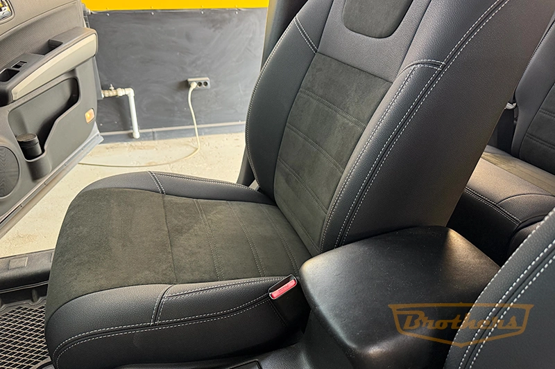 Чехлы для Nissan X-Trail T31, серии "Aurora" - серая строчка, вставка Alcantara с продлением переднего ряда сидений Чехлы для Nissan X-Trail T31, серии "Aurora" - серая строчка, вставка Alcantara с продлением переднего ряда сидений