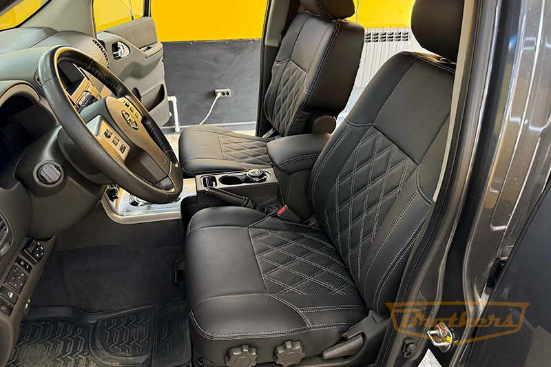 Чехлы Nissan Pathfinder (R51), серии "Premium" - серая строчка, ромбы