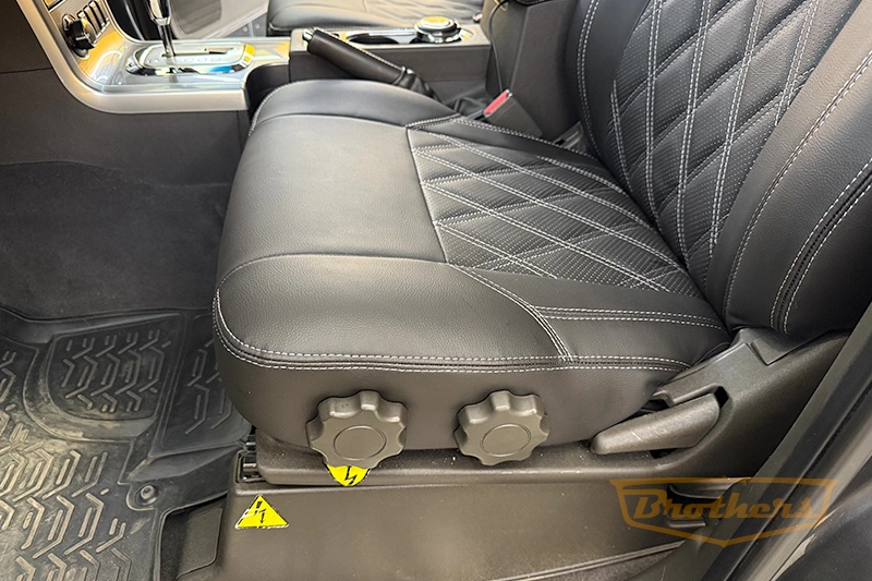 Чехлы Nissan Pathfinder (R51), серии "Premium" - серая строчка, ромбы