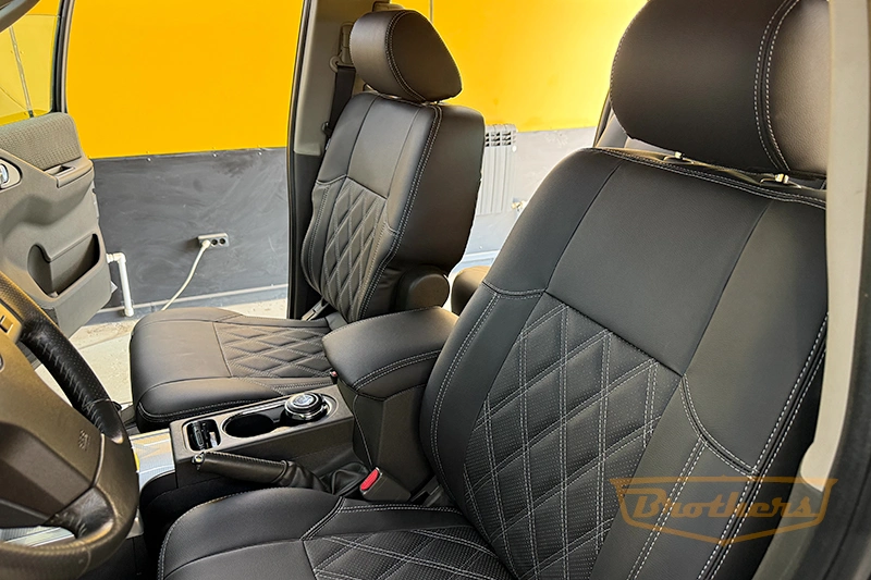 Чехлы Nissan Pathfinder (R51), серии "Premium" - серая строчка, ромбы