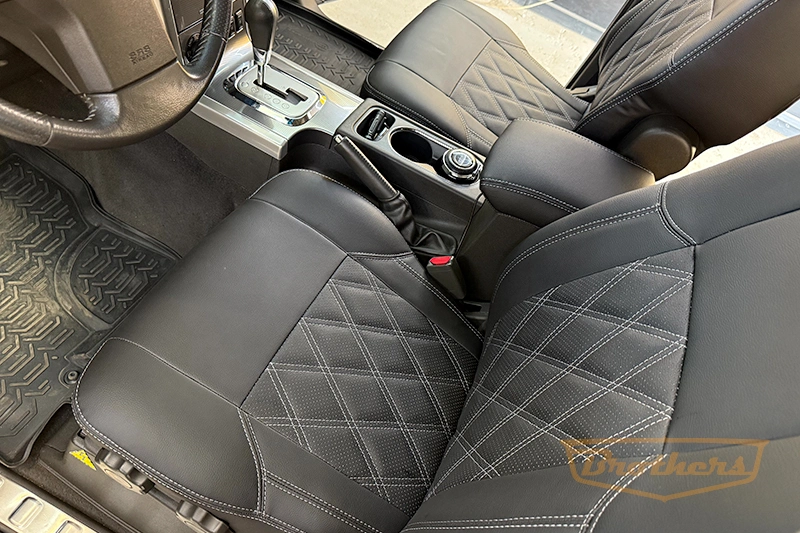 Чехлы Nissan Pathfinder (R51), серии "Premium" - серая строчка, ромбы