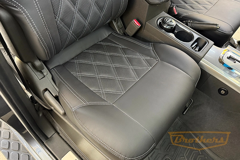 Чехлы Nissan Pathfinder (R51), серии "Premium" - серая строчка, ромбы