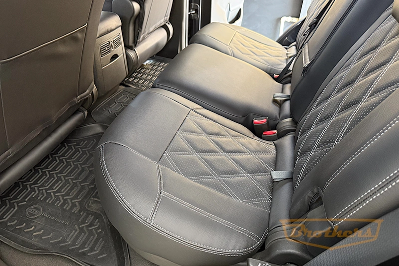 Чехлы Nissan Pathfinder (R51), серии "Premium" - серая строчка, ромбы