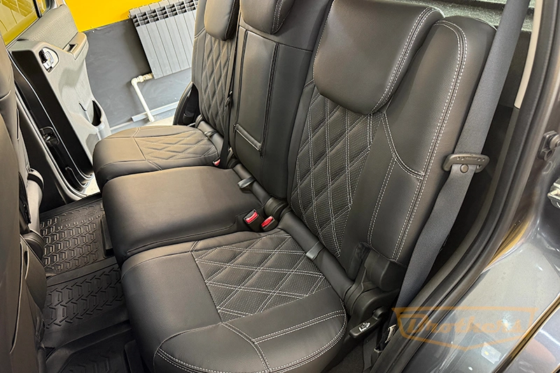 Чехлы Nissan Pathfinder (R51), серии "Premium" - серая строчка, ромбы