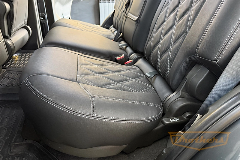 Чехлы Nissan Pathfinder (R51), серии "Premium" - серая строчка, ромбы