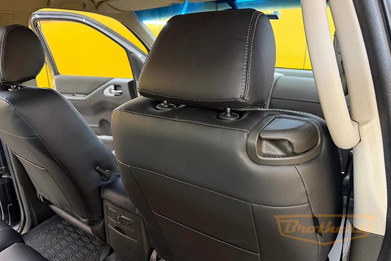 Чехлы Nissan Pathfinder (R51), серии "Premium" - серая строчка, ромбы