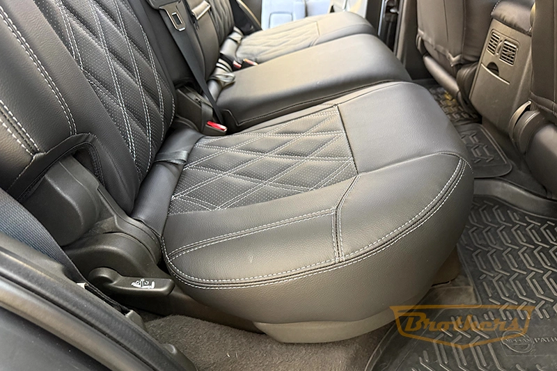 Чехлы Nissan Pathfinder (R51), серии "Premium" - серая строчка, ромбы