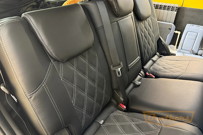 Чехлы Nissan Pathfinder (R51), серии "Premium" - серая строчка, ромбы