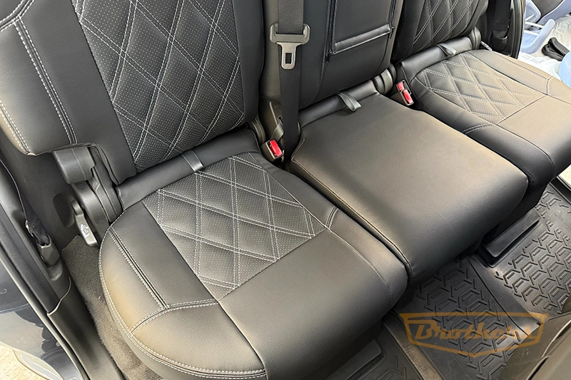 Чехлы Nissan Pathfinder (R51), серии "Premium" - серая строчка, ромбы