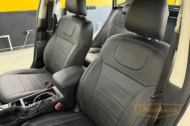 Чехлы на Subaru XV, 2011 - 2016 серии "Premium" - серая строчка (без заднего подлокотника)