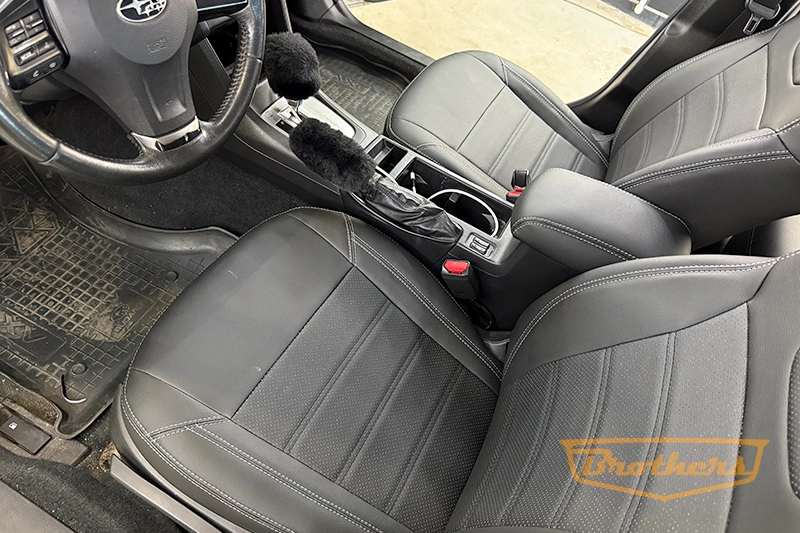 Чехлы на Subaru XV, 2011 - 2016 серии "Premium" - серая строчка (без заднего подлокотника)