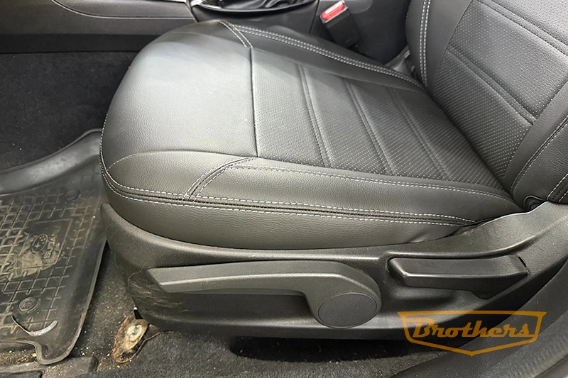 Чехлы на Subaru XV, 2011 - 2016 серии "Premium" - серая строчка (без заднего подлокотника)