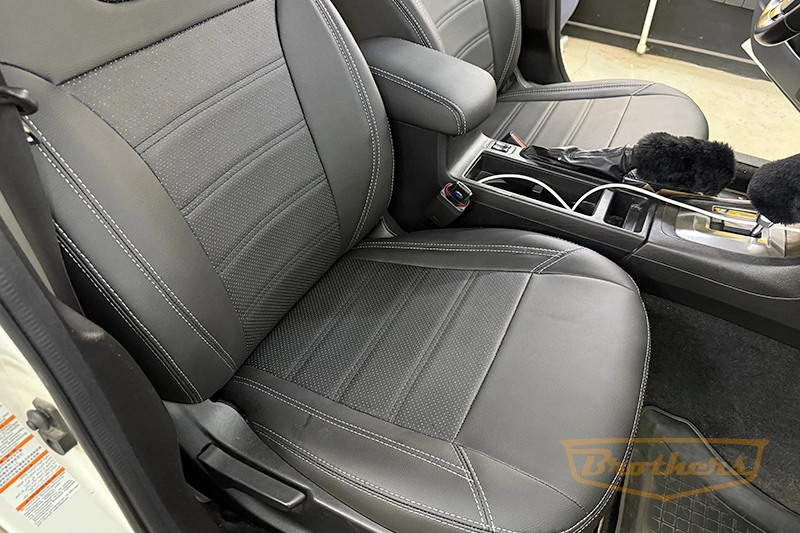 Чехлы на Subaru XV, 2011 - 2016 серии "Premium" - серая строчка (без заднего подлокотника)