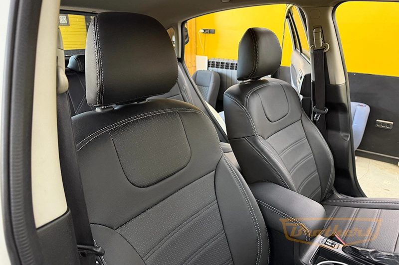 Чехлы на Subaru XV, 2011 - 2016 серии "Premium" - серая строчка (без заднего подлокотника)