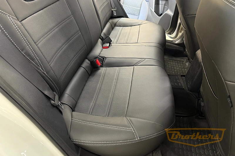 Чехлы на Subaru XV, 2011 - 2016 серии "Premium" - серая строчка (без заднего подлокотника)