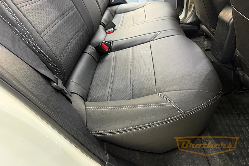 Чехлы на Subaru XV, 2011 - 2016 серии "Premium" - серая строчка (без заднего подлокотника)