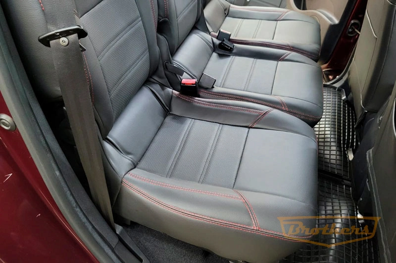 Чехлы для Renault Scenic 3, рестайлинг 2 серии "Premium" - красная строчка