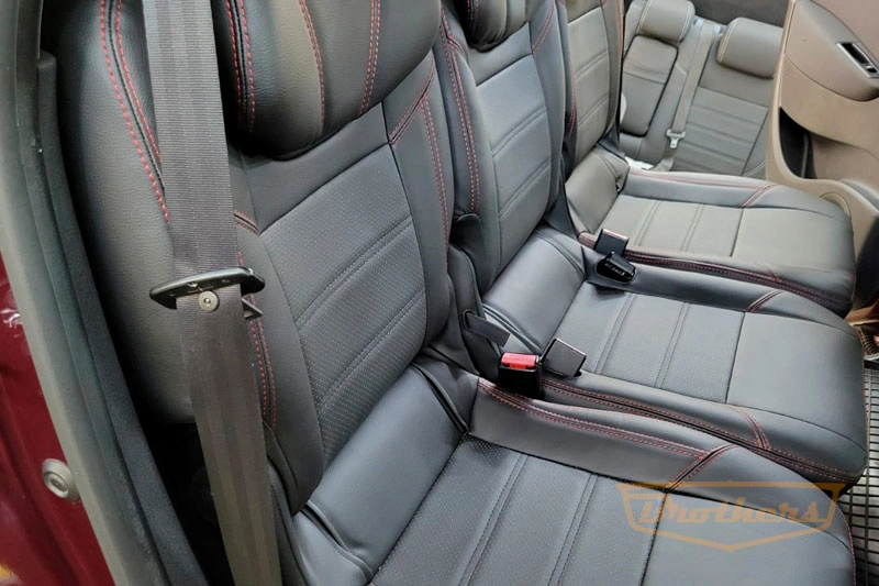 Чехлы для Renault Scenic 3, рестайлинг 2 серии "Premium" - красная строчка